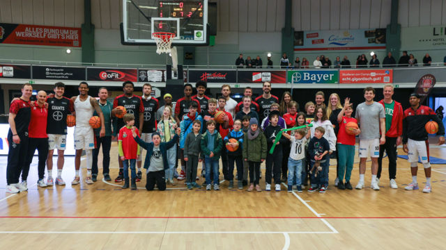 Die Kinder von "Team Bananenflanke Köln e.V." hatten bei den GIANTS großen Spaß. Fotos: Fankhauser