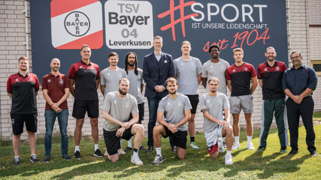 Erfolg durch Verteidigung: Michael Hayn (Mitte) und die BAYER GIANTS. Foto: Althoff