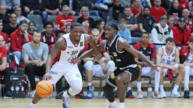 Machte sein erstes Spiel für BAYER: TreVion Crews (Foto: Michael Fleschenberg)