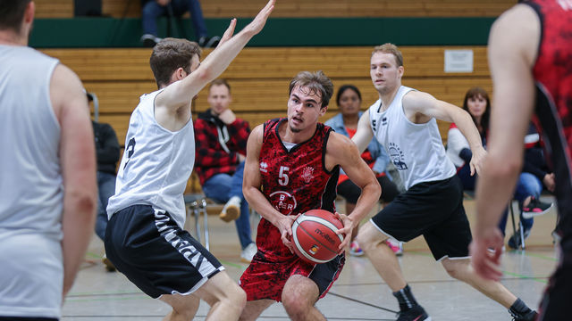 Für Neuzugang Calin Nita und seine Teamkollegen wird es ernst / Foto: Frank Fankhauser